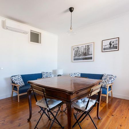 White & Blue Vintage Home In Graca Lisbon Luaran gambar