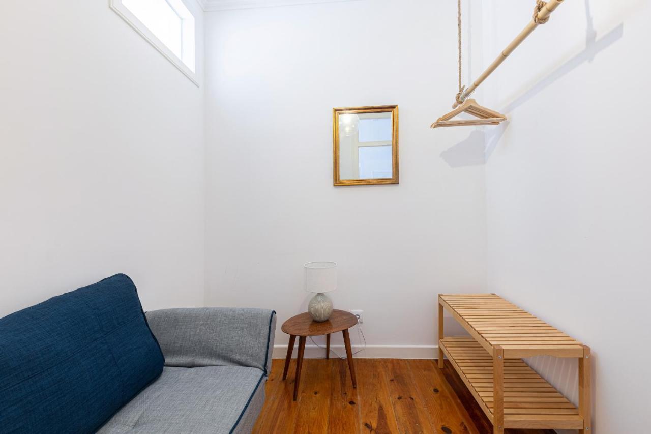 White & Blue Vintage Home In Graca Lisbon Luaran gambar