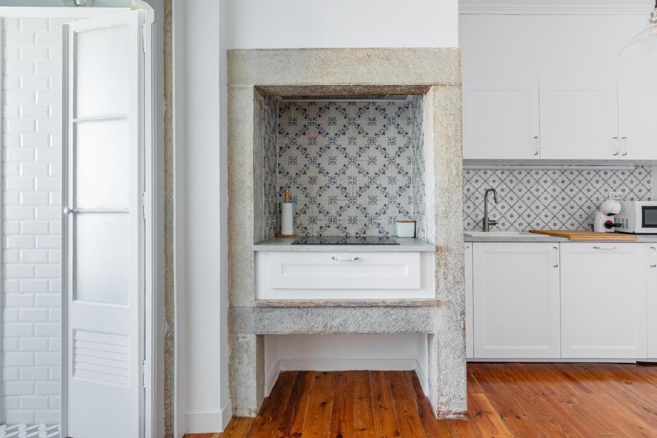 White & Blue Vintage Home In Graca Lisbon Luaran gambar