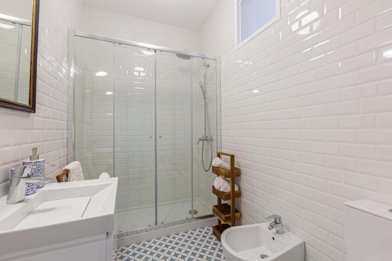 White & Blue Vintage Home In Graca Lisbon Luaran gambar