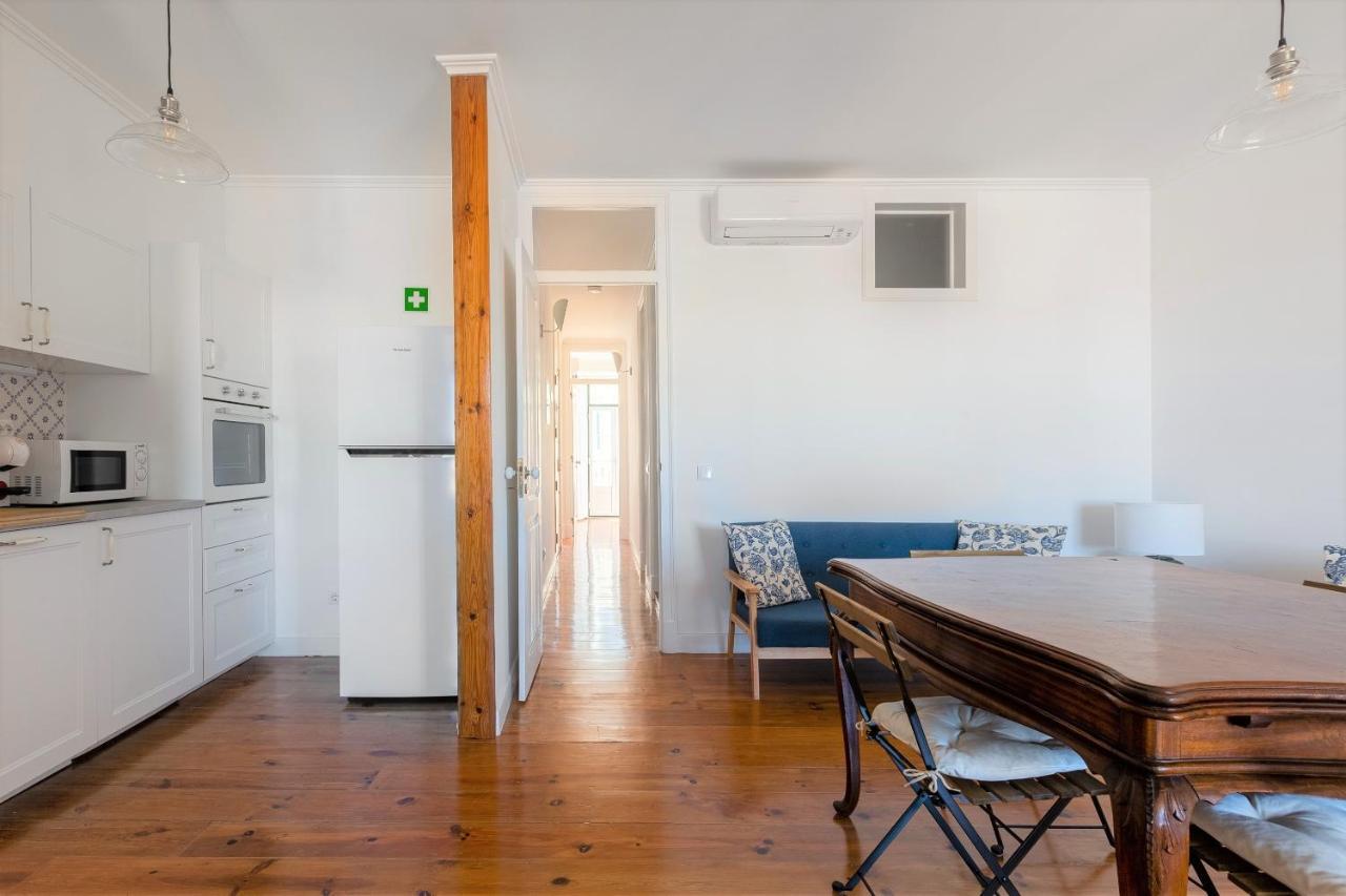 White & Blue Vintage Home In Graca Lisbon Luaran gambar