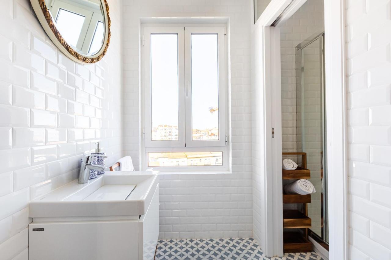 White & Blue Vintage Home In Graca Lisbon Luaran gambar