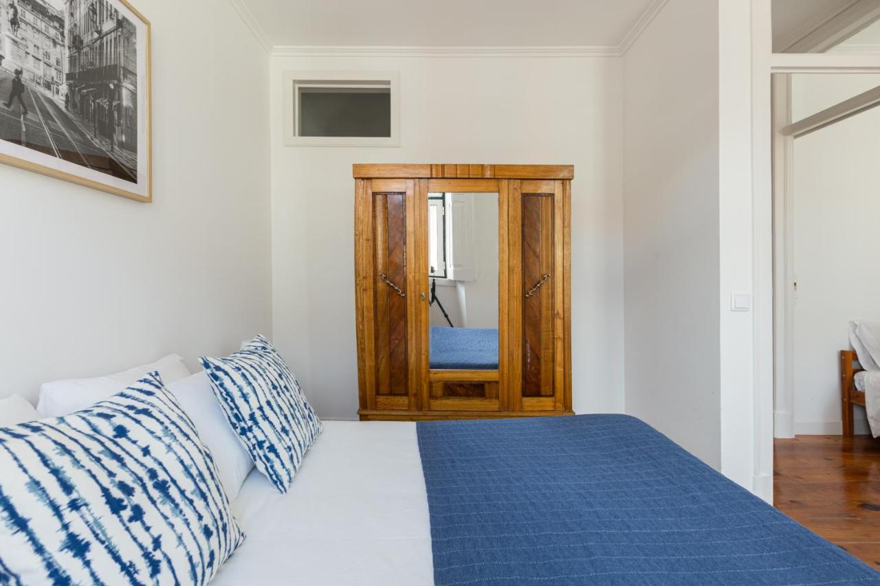 White & Blue Vintage Home In Graca Lisbon Luaran gambar