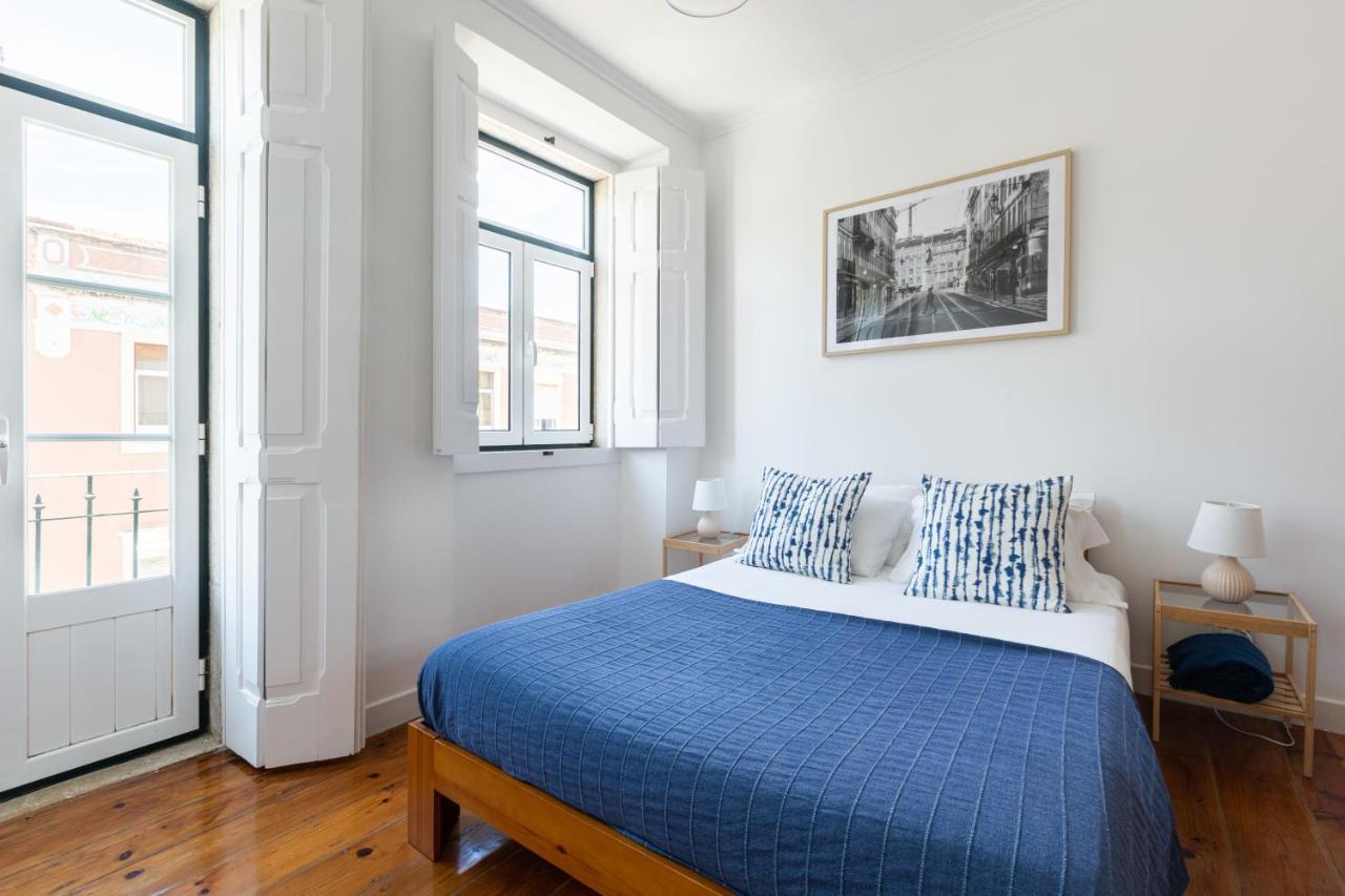 White & Blue Vintage Home In Graca Lisbon Luaran gambar