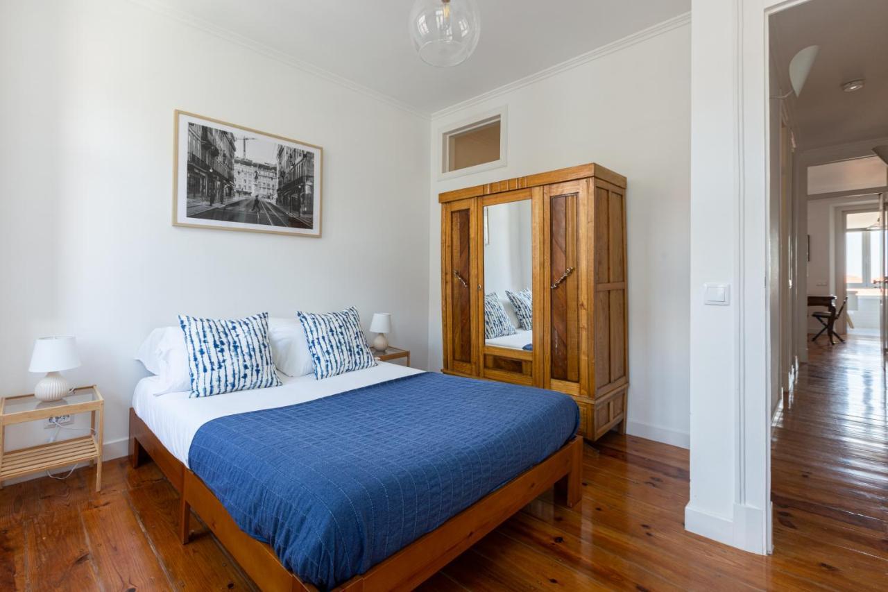 White & Blue Vintage Home In Graca Lisbon Luaran gambar