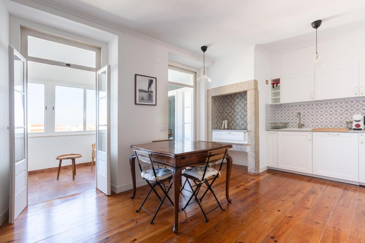 White & Blue Vintage Home In Graca Lisbon Luaran gambar