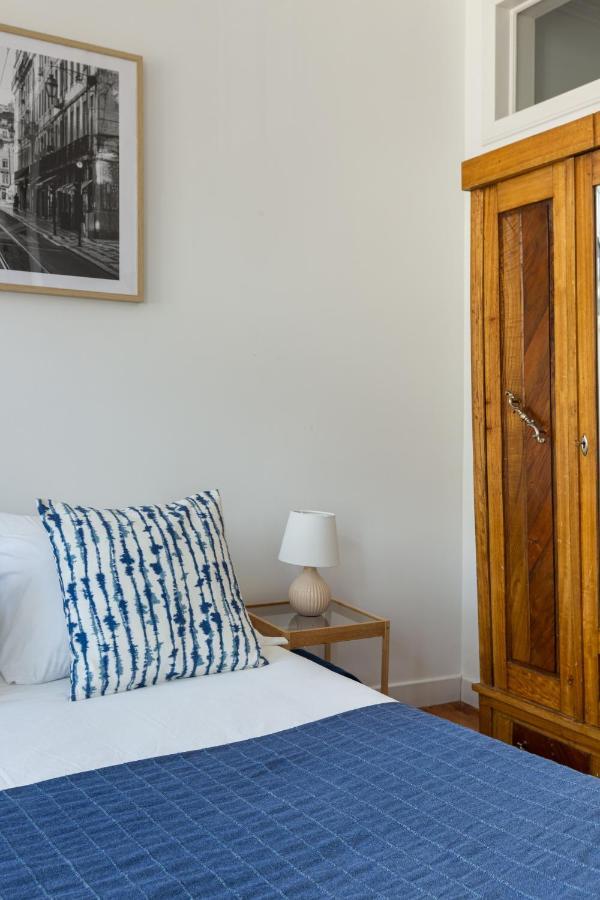 White & Blue Vintage Home In Graca Lisbon Luaran gambar