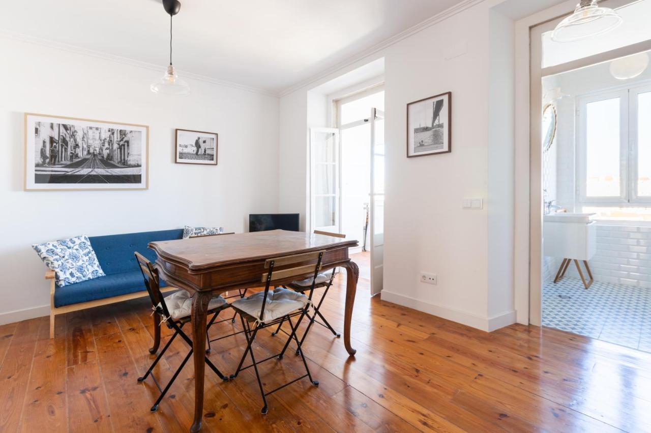 White & Blue Vintage Home In Graca Lisbon Luaran gambar