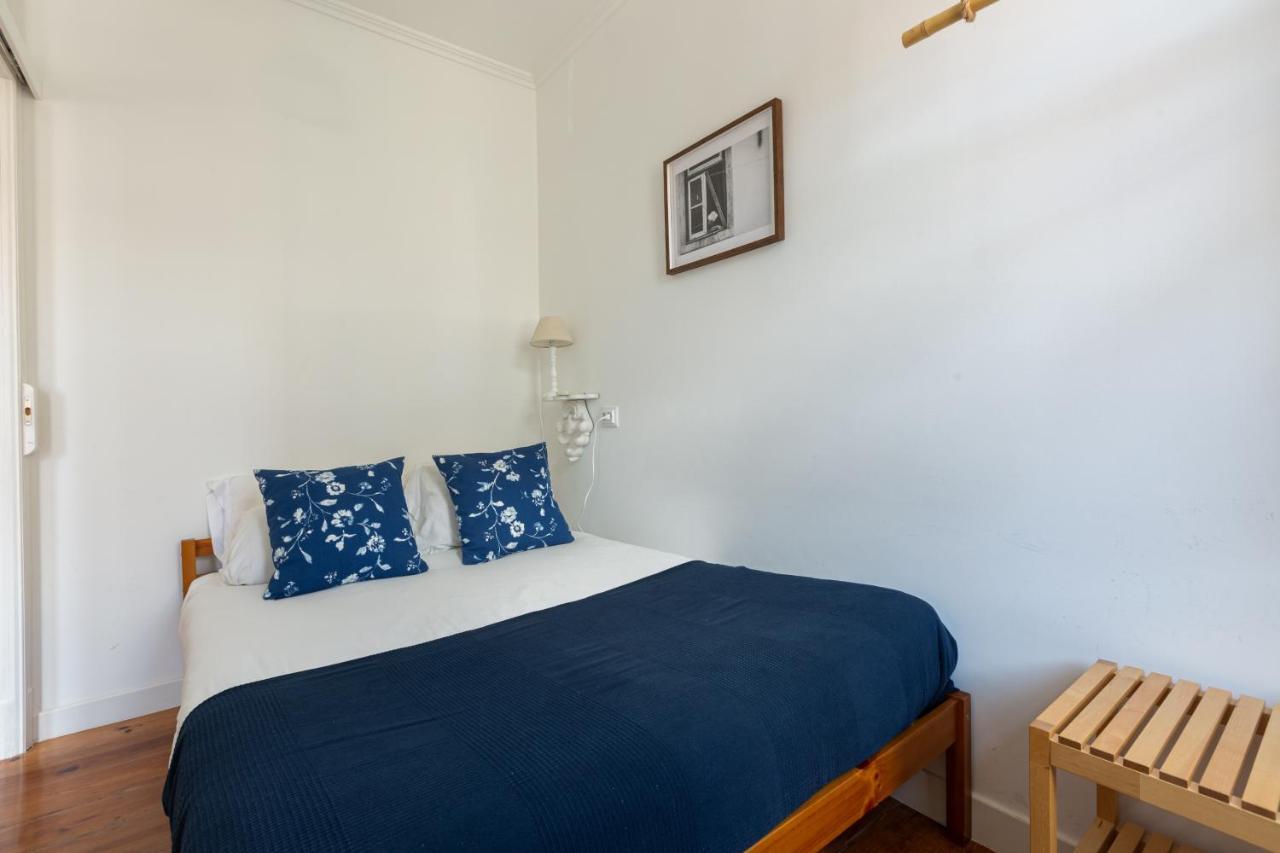 White & Blue Vintage Home In Graca Lisbon Luaran gambar