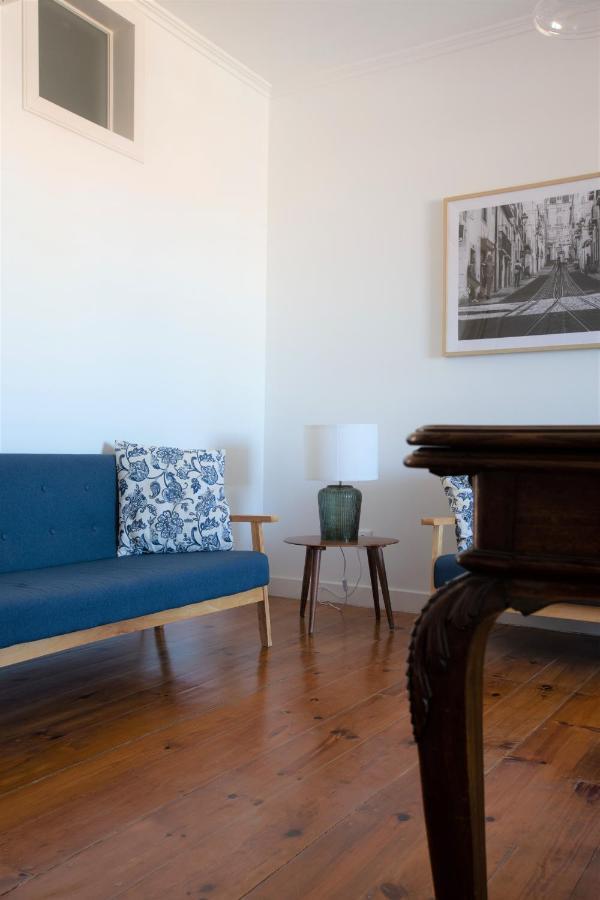 White & Blue Vintage Home In Graca Lisbon Luaran gambar