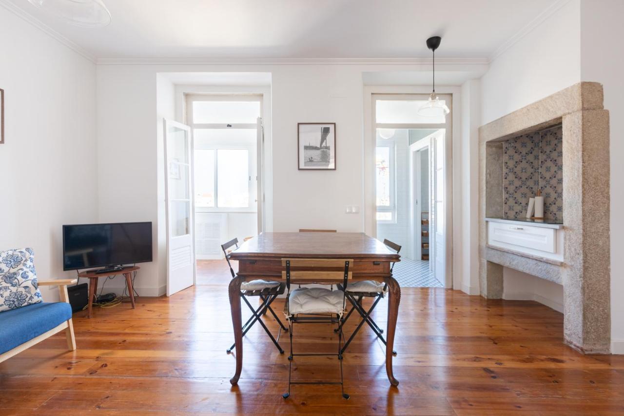 White & Blue Vintage Home In Graca Lisbon Luaran gambar