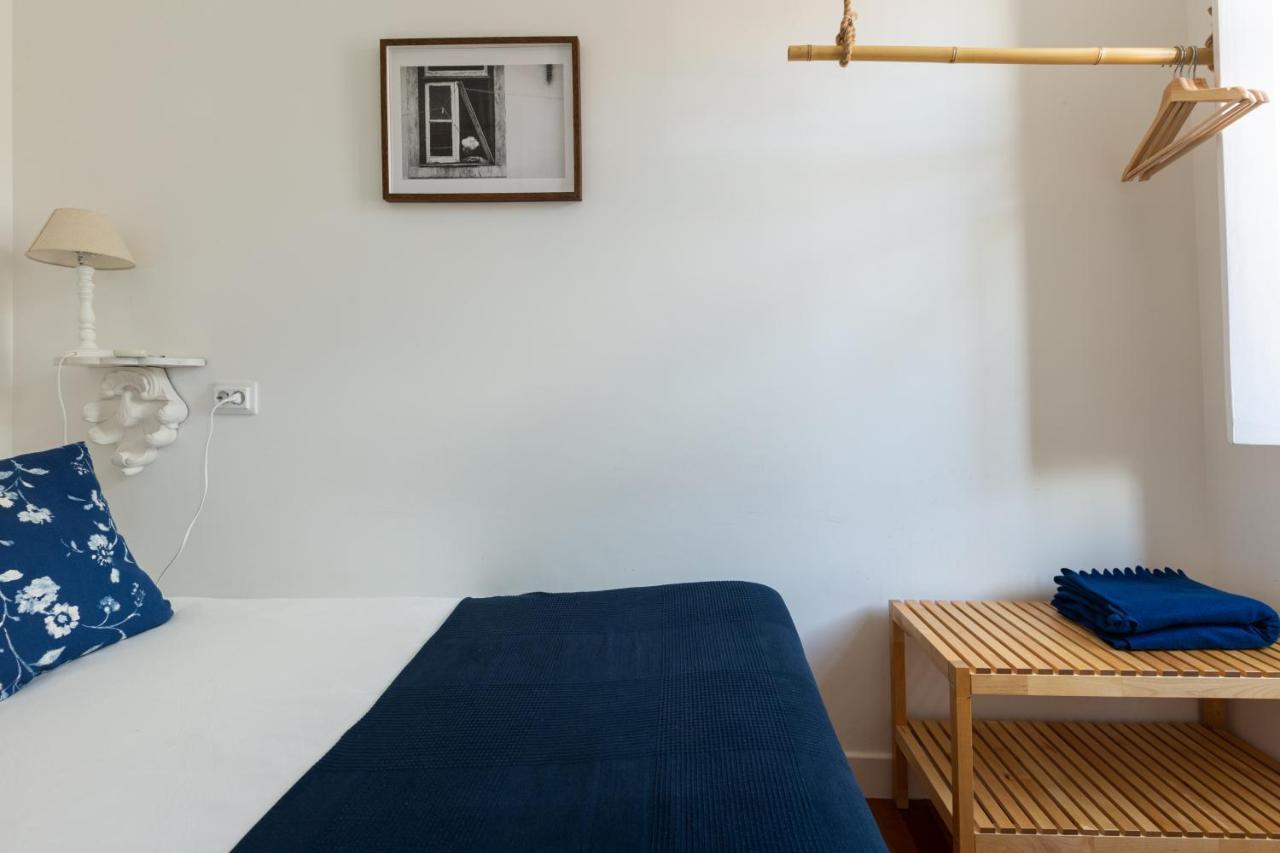 White & Blue Vintage Home In Graca Lisbon Luaran gambar