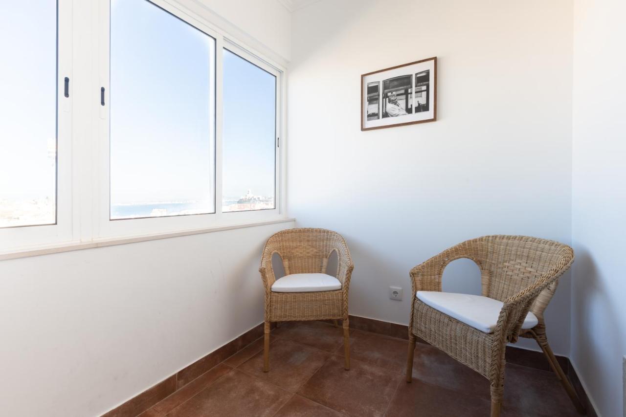 White & Blue Vintage Home In Graca Lisbon Luaran gambar
